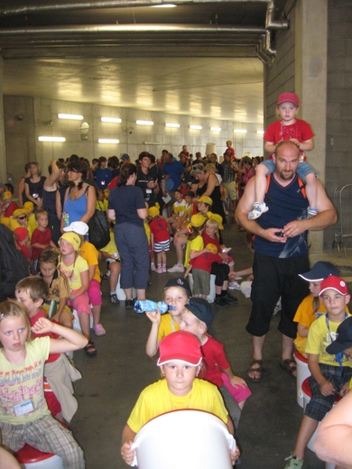 06_cekani_v_tunelu.JPG