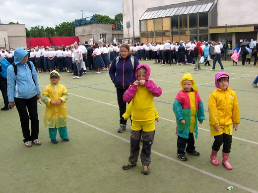 2013 č.304 - Sokol - Roudnice - naši mladí při řazení k zahájení