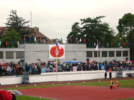 2013 č.307 - Sokol - Roudnice - velitelský můstek s hosty sletu.