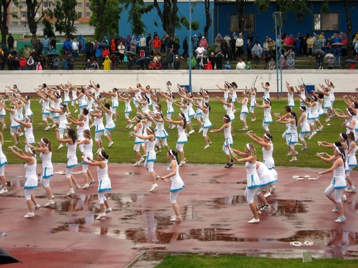 2013 č.309 - Sokol - Roudnice - vystoupení dorostenek - v popřed