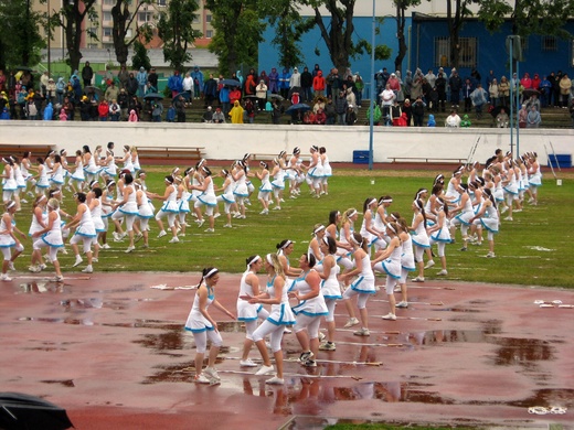 2013 č.310 - Sokol - Roudnice - Vendulka ve  cvičení dorostenek.