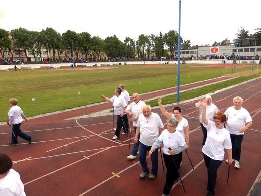 2013 č.336 - Sokol - Roudnice - unavený zbytek čvičenců končí sl