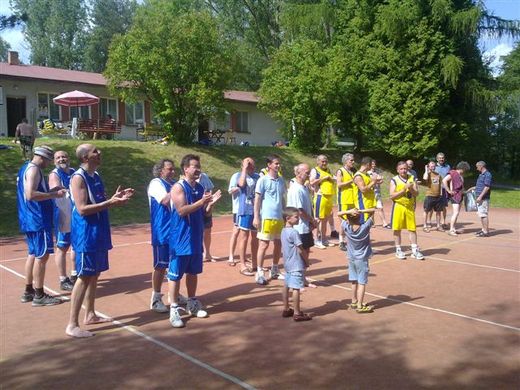 Basket veteráni Kamenice 12.6.2010 035.jpg