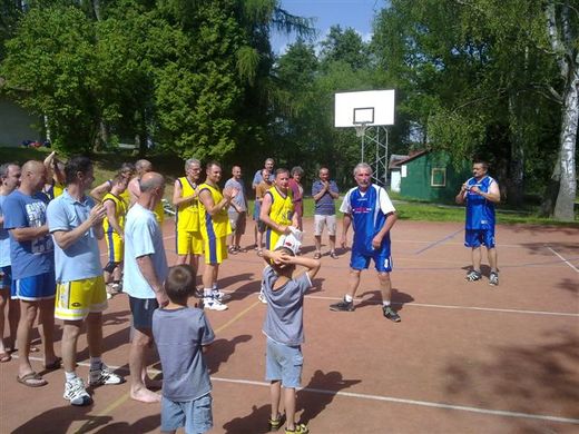 Basket veteráni Kamenice 12.6.2010 036.jpg