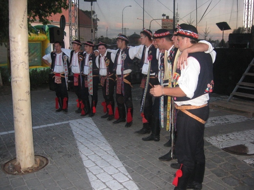 hody2011_29_zpev.JPG