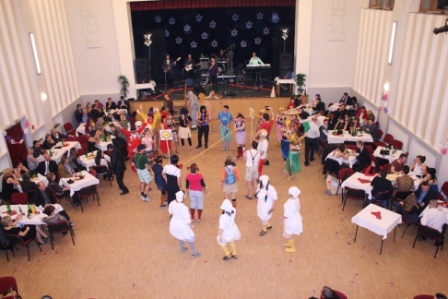 Tanec_masek3.JPG